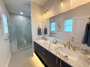 Shower, hair dryer, towels, soap - Topsail Waterfront Retreat + Panoramic Sunset Views (Topsail Beach)