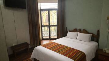 Standaard eenpersoonskamer | Een laptopwerkplek