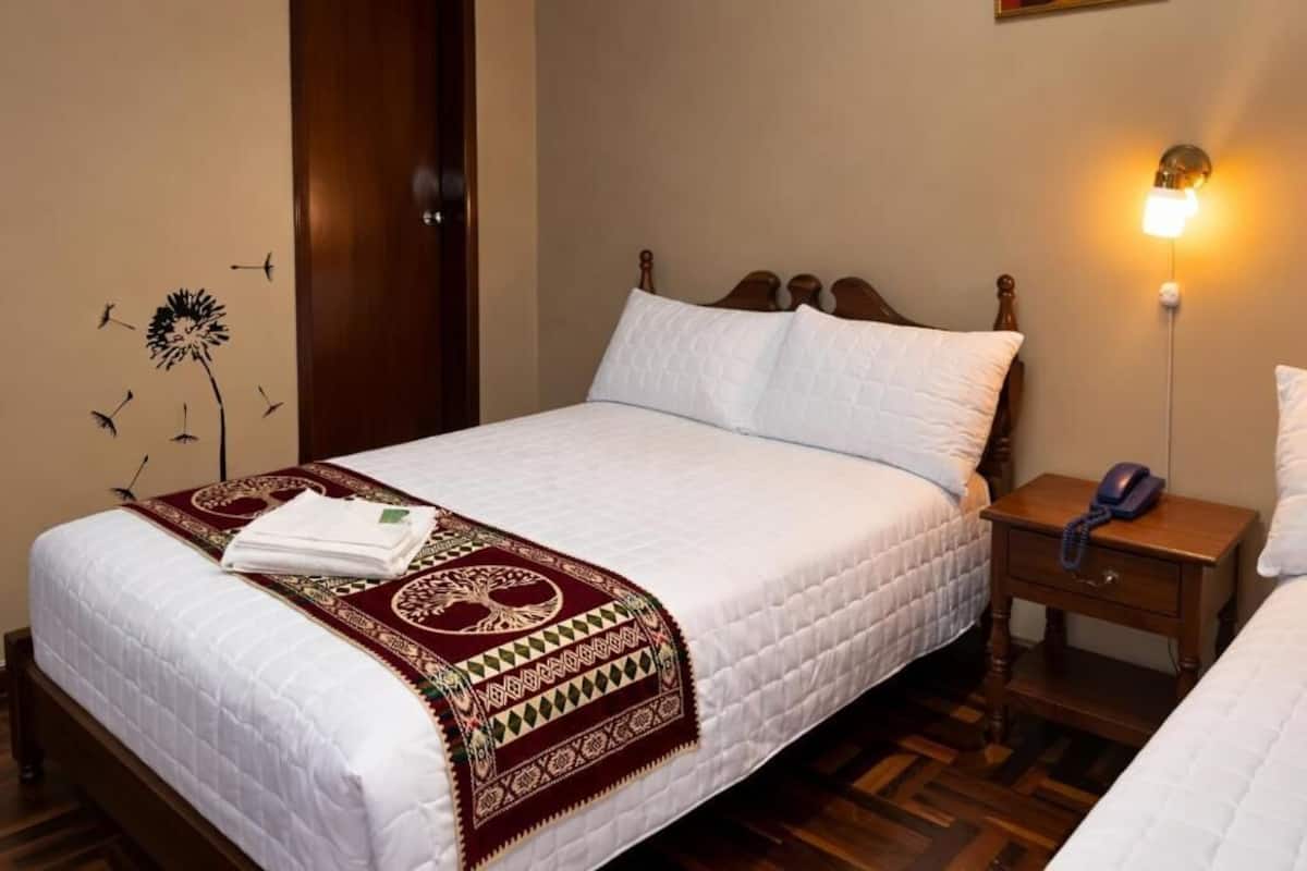 スタンダード シングルルーム | ノートパソコン用作業スペース