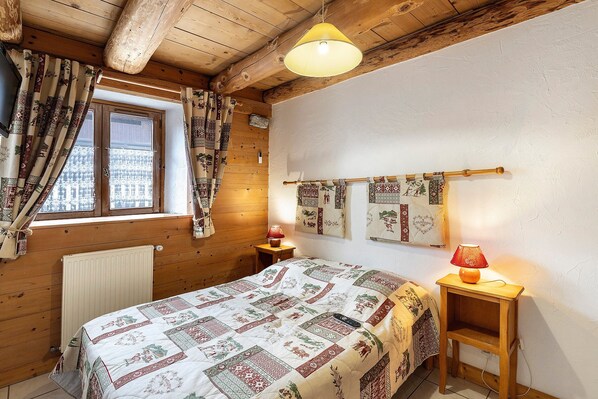 WiFi, bed sheets - Bed and Breakfast 'La Ferme Du Mont Blanc - Gouter' with Mountain View and Wi-Fi (Combloux)