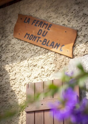 Exterior detail - Bed and Breakfast 'La Ferme Du Mont Blanc - Gouter' with Mountain View and Wi-Fi (Combloux)