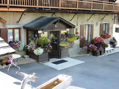 Bed & Breakfast 'La Ferme Du Mont Blanc - Gouter' mit Bergblick und WLAN