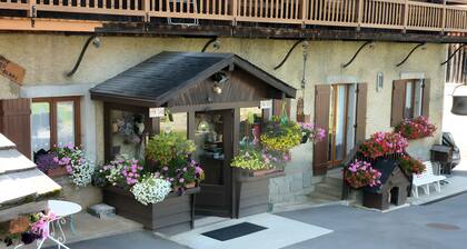 Bed & Breakfast 'La Ferme Du Mont Blanc - Gouter' mit Bergblick und WLAN
