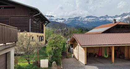 Bed & Breakfast 'La Ferme Du Mont Blanc - Gouter' mit Bergblick und WLAN