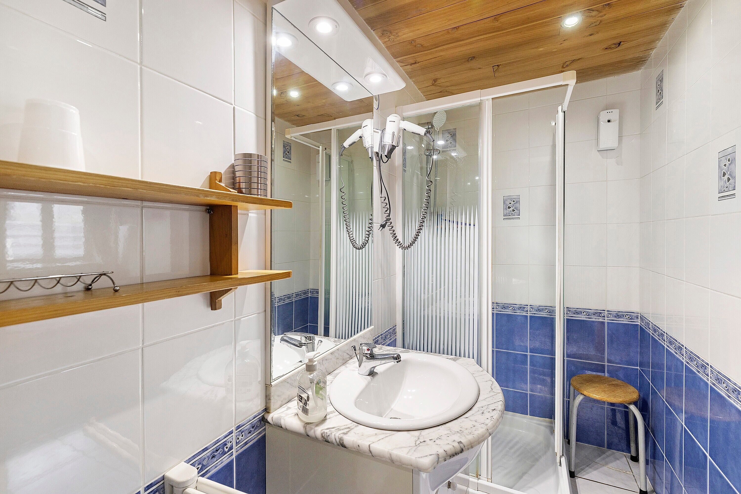 Een douche, een haardroger