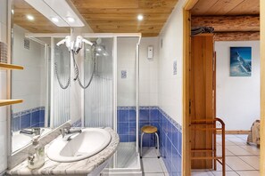 Douche, sèche-cheveux