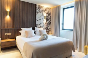 Iron/ironing board, WiFi, bed sheets - A Magnificent 2-BR/2BA - Vieux Port (Marseille)