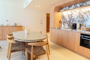 Fridge, microwave, oven, coffee/tea maker - A Magnificent 2-BR/2BA - Vieux Port (Marseille)