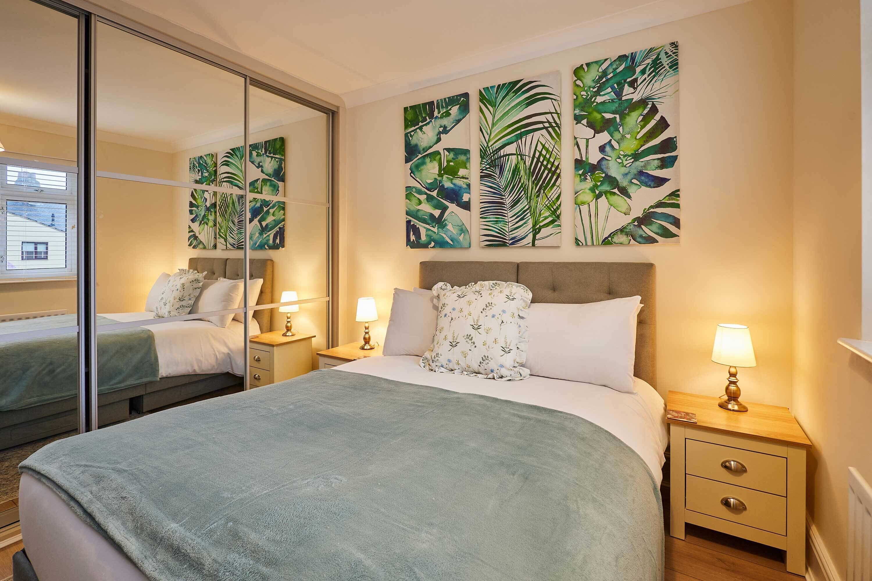 2 bedrooms, desk, iron/ironing board, WiFi