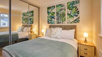 2 makuuhuonetta, työpöytä, silitysrauta/-lauta, Wi-Fi