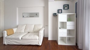 Smart TV - Villa Ada-Nicola - One Bedroom Apartment, Sleeps 2 (Olbia)