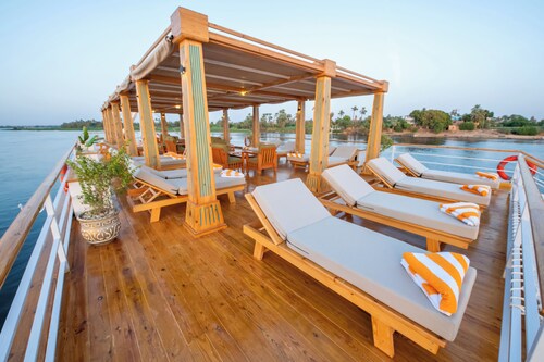 Dahabiya Azhar II Luxury Cruise