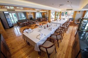 Dining - Dahabiya Azhar II Luxury Cruise (Aswan)