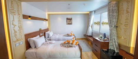 Deluxe Cabin, Air conditioning, River View