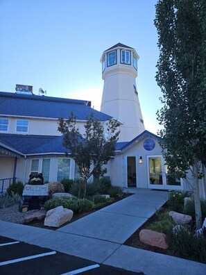 Exterior - Bear Lake | Couples Lake Retreat | Pool + Lake (Garden City)