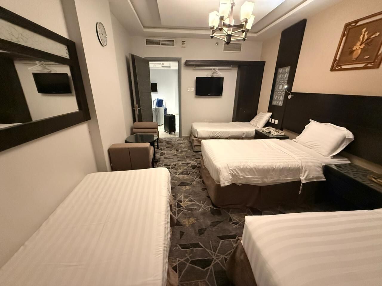 واي فاي مجانًا وملاءات أسرّة