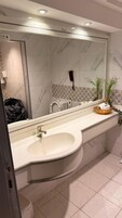 Triple Room | Bathroom