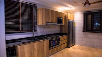 Deluxe eenpersoonskamer, balkon | Privékeuken | Een minikoelkast, een microgolfoven