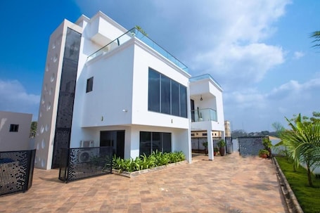 Exterior. Falcons Perch Residences