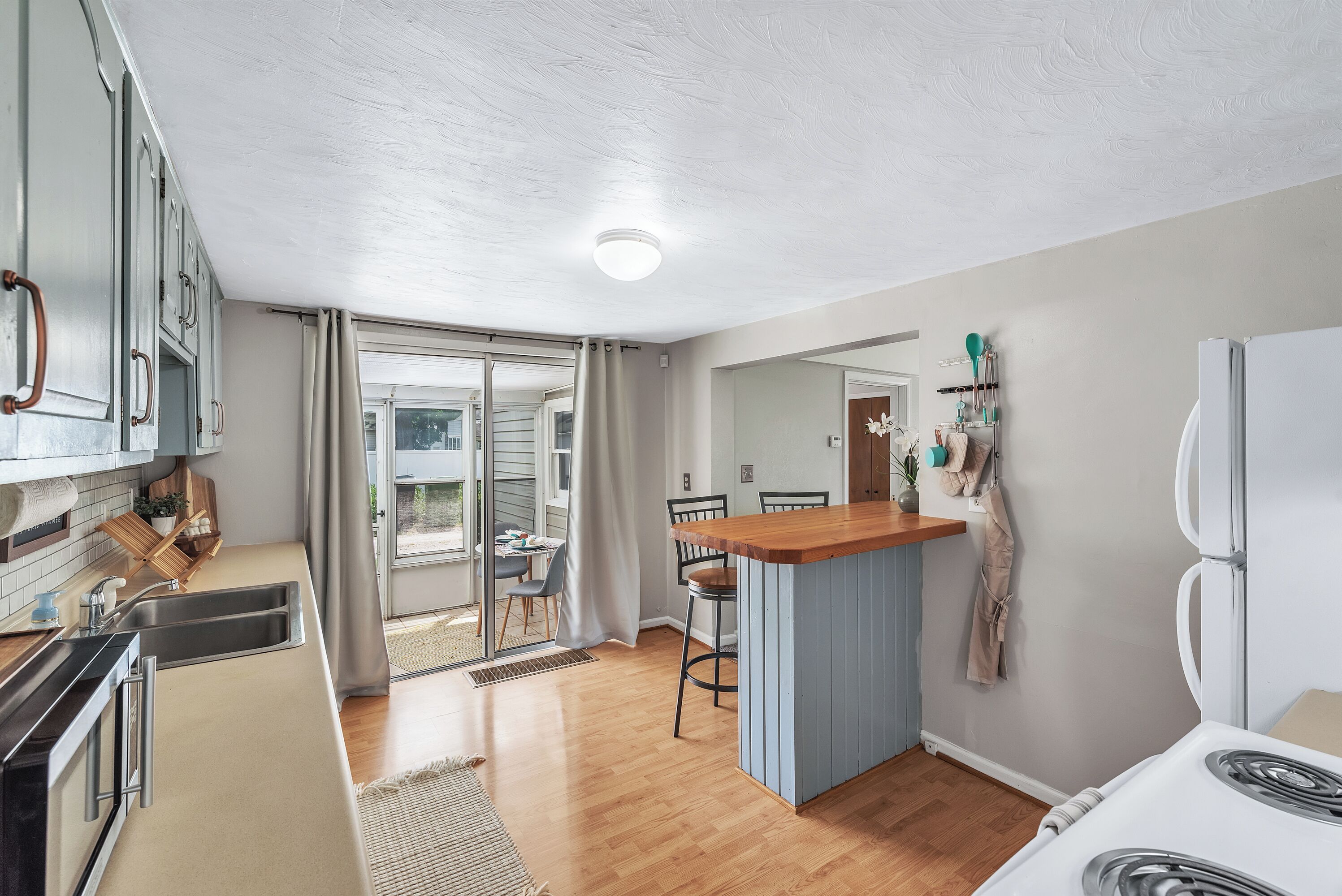 Frigorifero, microonde, forno, piano cottura