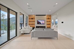 Smart-tv en een open haard