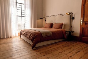 Strykejern/-brett, internettilgang og sengetøy