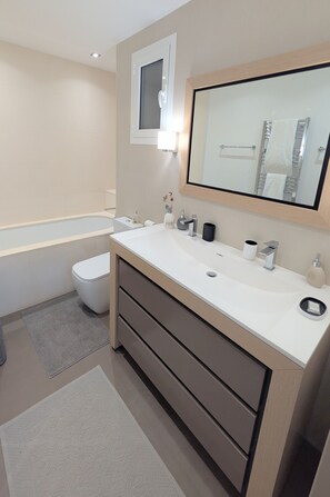 Shower, hair dryer - Ref DUNES3 by Palmes d Or Properties (Cannes)