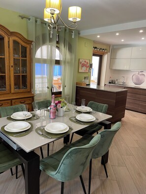 Dining - Villa with its own pool, large area and beach bar 100 m from the beach (Denia)