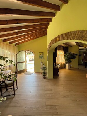 Interior - Villa with its own pool, large area and beach bar 100 m from the beach (Denia)