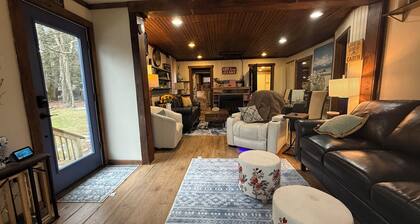 Cozy 2-bedroom cottage in charming Lake Harmony with wi-fi