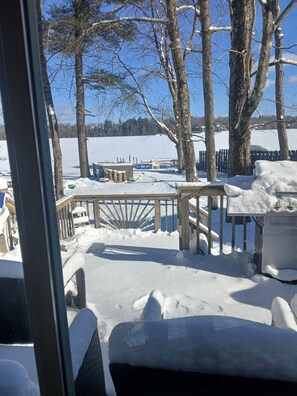 Terrace/patio - Cozy 2-bedroom cottage in charming Lake Harmony with wi-fi (Lake Harmony)