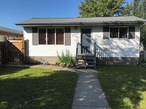 Exterior - Cute Cabin Near the Beach (Sylvan Lake)
