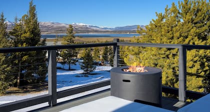 Modern Cabin w/ Lake Views | Hot Tub + Firepit