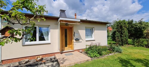 gemütlich eingerichtetes Ferienhaus mit Kamin