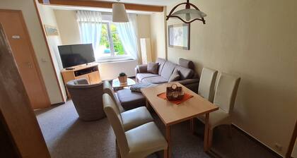 gemütlich eingerichtetes Ferienhaus mit Kamin