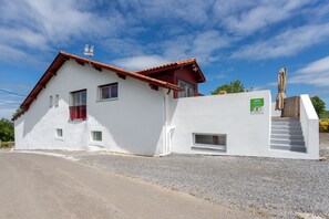 Exterior - Cottage in the Basque Mountains with View, Wi-Fi and Air Conditioning (Ossès)