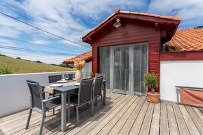 Outdoor dining - Cottage in the Basque Mountains with View, Wi-Fi and Air Conditioning (Ossès)