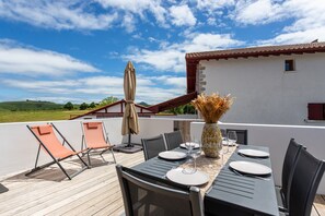 Outdoor dining - Cottage in the Basque Mountains with View, Wi-Fi and Air Conditioning (Ossès)
