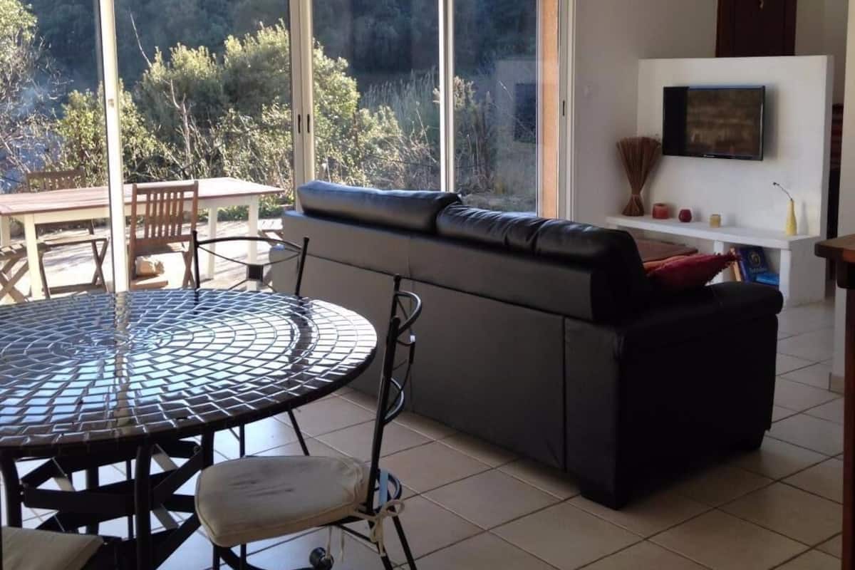 Comfort Apartment, Mountain View | Iron/ironing board