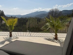Piscine extérieure en saison