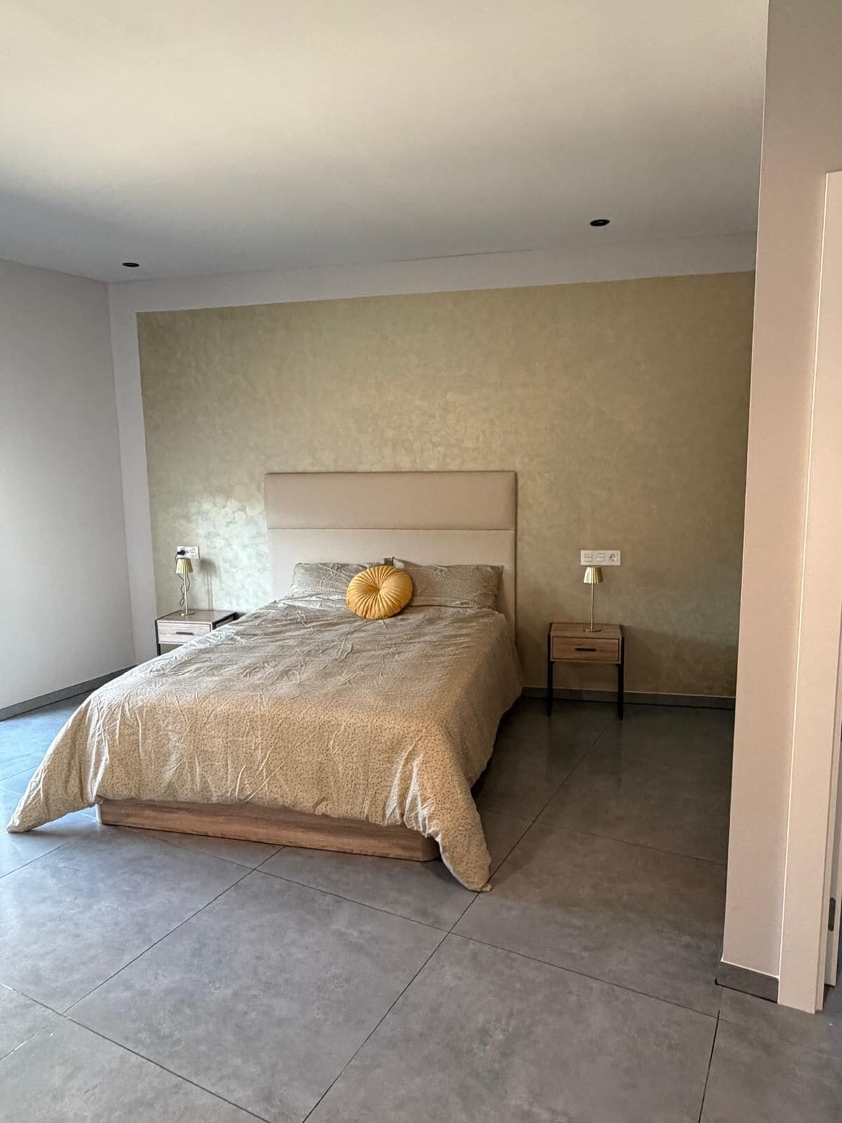 Exclusive Double Room, Accessible, Private Bathroom (Dorado) | Down comforters, individually decorated, individually furnished