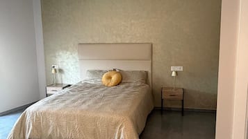 Exclusive Double Room, Accessible, Private Bathroom (Dorado) | Down comforters, individually decorated, individually furnished