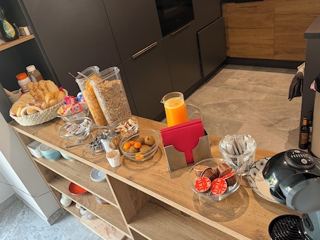 Desayuno buffet incluido todos los días . CASA LA PERLA