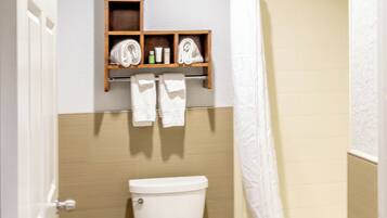 Badewanne, Handtücher, Seife, Shampoo
