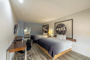 Deluxe Double Room, 2 Bedrooms | Desk, laptop workspace, soundproofing, free WiFi - Azul Inn Houston Hobby Airport (Houston)