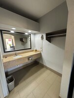 Standard Single Room, 1 King Bed | Bathroom | Bathtub, towels, soap, shampoo