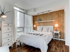 Room - Executive Condo Downtown with Skyline view + Parking (Toronto)