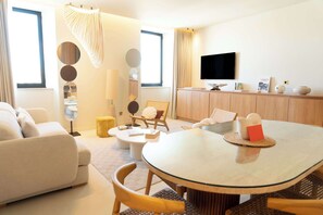 TV - A Luxurious 2-BR/2BA - Vieux Port (Marseille)