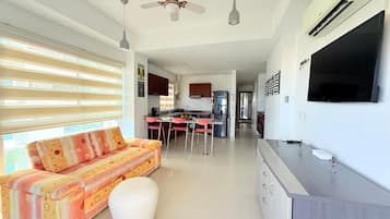 Habitación clásica, 1 habitación, vistas al mar, mirando al mar | Zona de estar