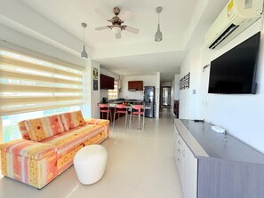 Classic Room, 1 Bedroom, Sea View, Sea Facing | Living area - Apartamento 504 vista al mar  (Cartagena)